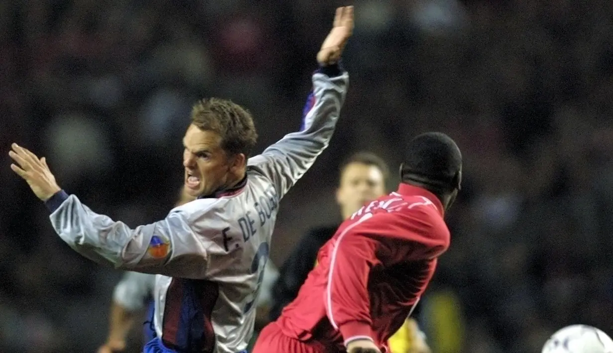 Frank de Boer. Ia dinyatakan positif menggunakan steroid nandrolone saat berseragam Barcelona pada 2000/2001, tepatnya pada 8 Maret 2001 usai menang 2-1 atas Celta Vigo dalam leg pertama perempatfinal Piala UEFA. Awalnya dijatuhi hukuman 1 tahun, akhirnya menjadi 10 bulan. (Foto: AFP/Odd Andersen)