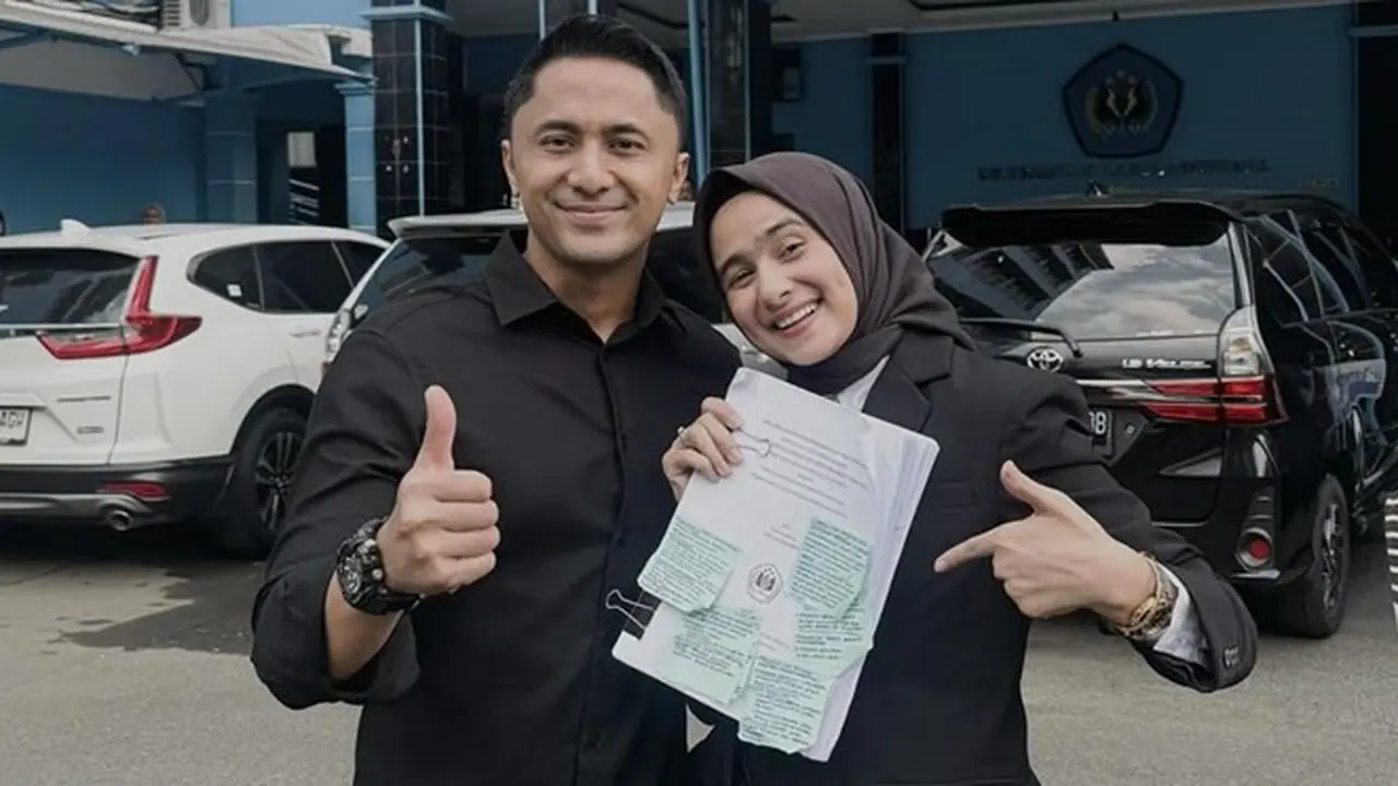 8 Potret Sonya Fatmala Lulus Sidang Skripsi di Usia 30 Tahun, Tetap Bangga