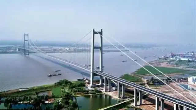 Jembatan Tianjin Grand Bridge, China (Foto: civitatis.com)