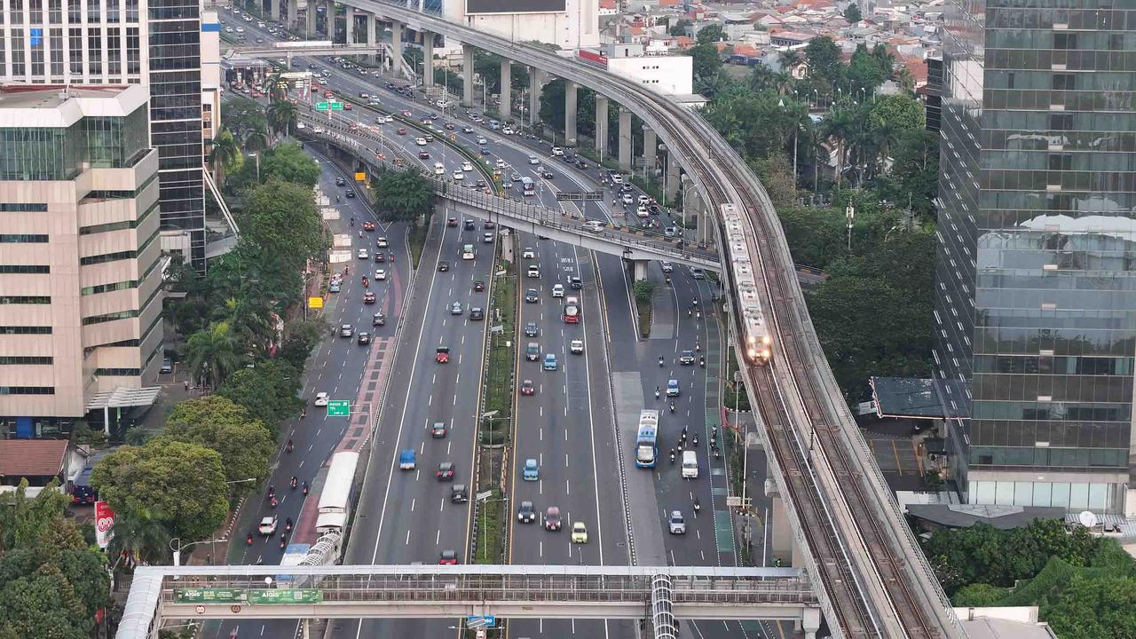 FOTO: LRT Jabodebek Catat Rekor 78 Ribu Penumpang di HUT ke-80 RI