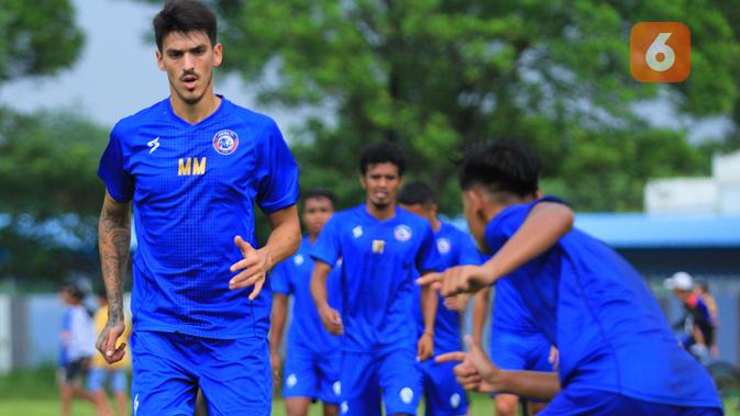 Bek anyar Arema FC, Matias Malvino. (Bola.com/Iwan Setiawan)