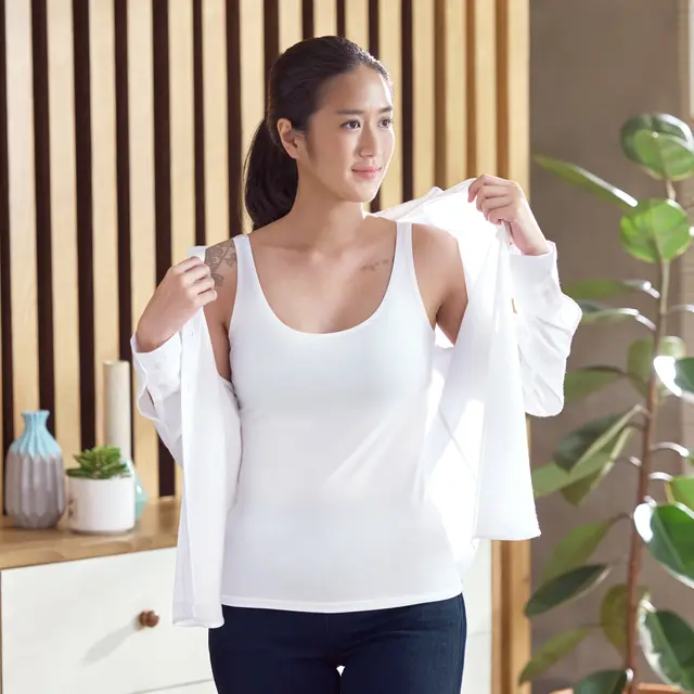 Renatta Moeloek mengenakan UNIQLO AIRism