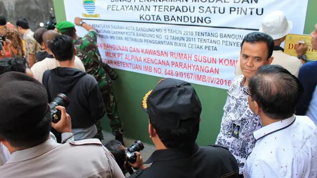 Senyum Wakil Walkot Bandung Saat Segel Rusunawa di Tebing