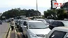 Liburan sekolah hampir usai. Hal tersebut dimanfaatkan warga untuk berkunjung ke tempat wisata seperti Puncak, Jabar. Kawasan ini pun macet total. 