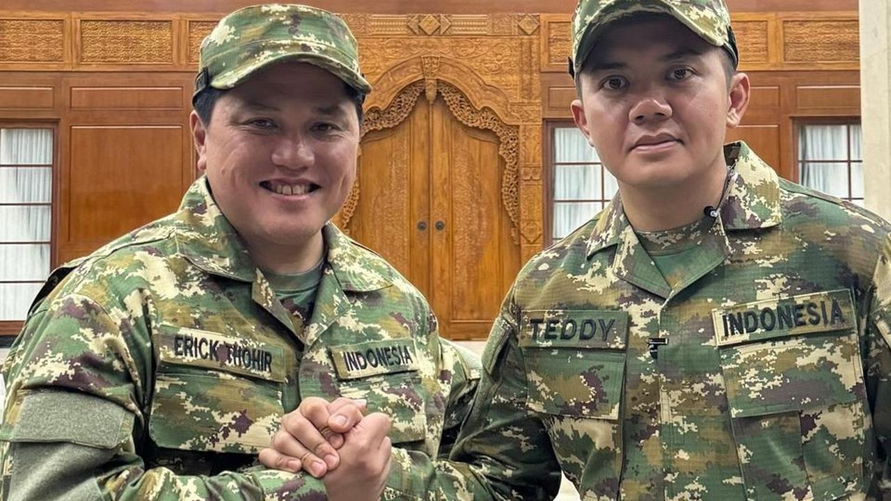 Sama-Sama Gagah Berseragam Loreng, Potret Erick Thohir Salaman Sama Mayor Teddy Bikin Tanda Tanya