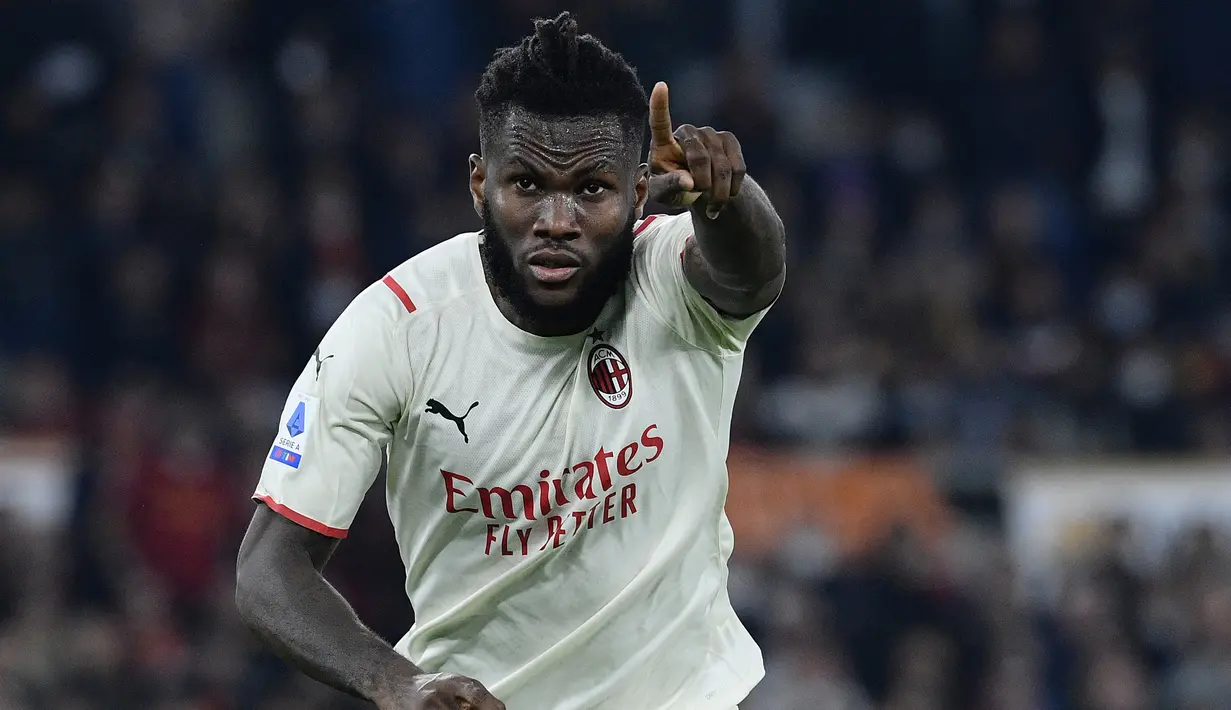 Franck Kessie. Gelandang tengah Pantai Gading yang kini memasuki musim ke-3 bersama AC Milan ini telah bermain 21 kali di semua ajang musim ini dengan torehan 5 gol dan 1 assist. Bersama Timnas Pantai Gading ia telah tampil 51 kali dengan torehan 5 gol dan 5 assist. (AFP/Filippo Monteforte)