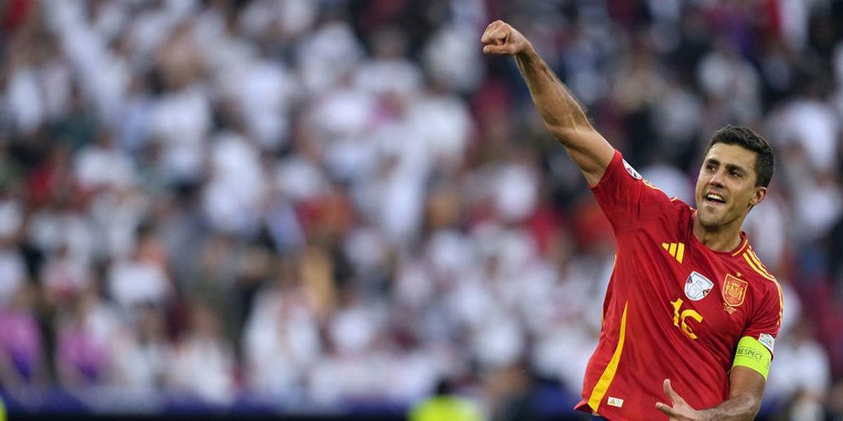 Ambisi Gila Madrid: Incar Rodri dari Manchester City untuk Gantikan Peran Kroos