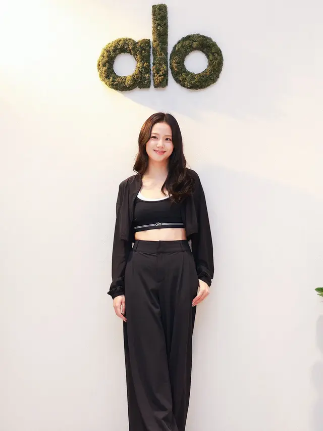 Bertabur Bintang Besar, 6 Gaya Athleisure Jisoo BLACKPINK, Jin BTS, hingga Ningning aespa di Pembukaan Toko Pertama Alo di Asia