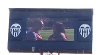 Fans Valencia Ini Lamar Pujaan Hati di Mestalla