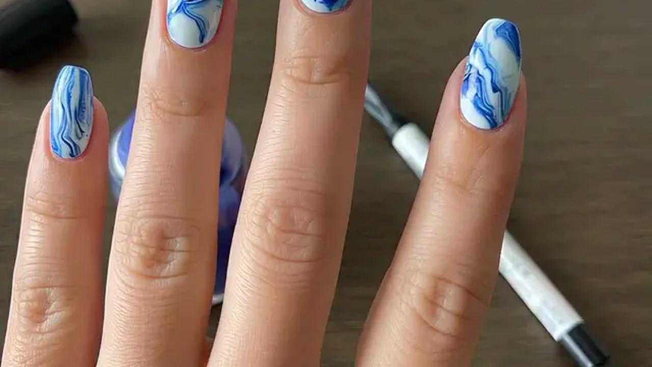 Model Nail Art  (Sumber: Meta AI)