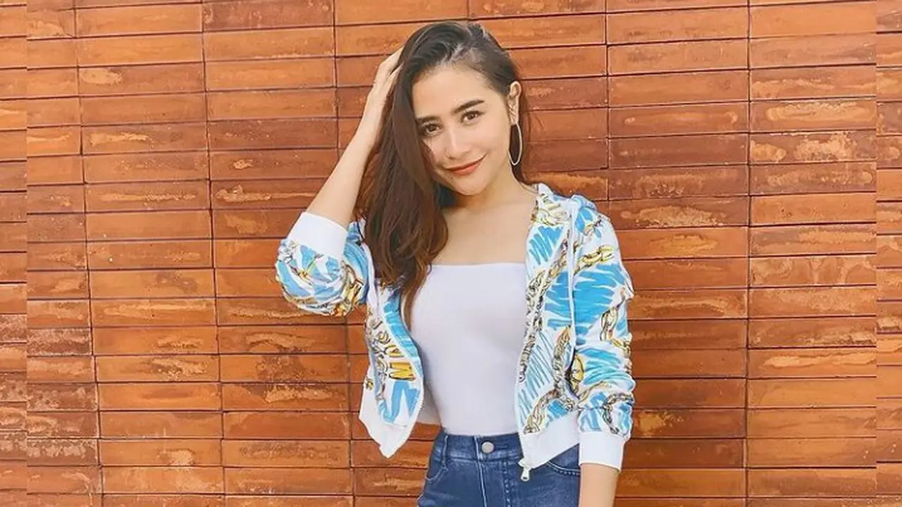 11 Gaya OOTD Prilly Latuconsina, Cocok untuk Perempuan Bertubuh Mungil