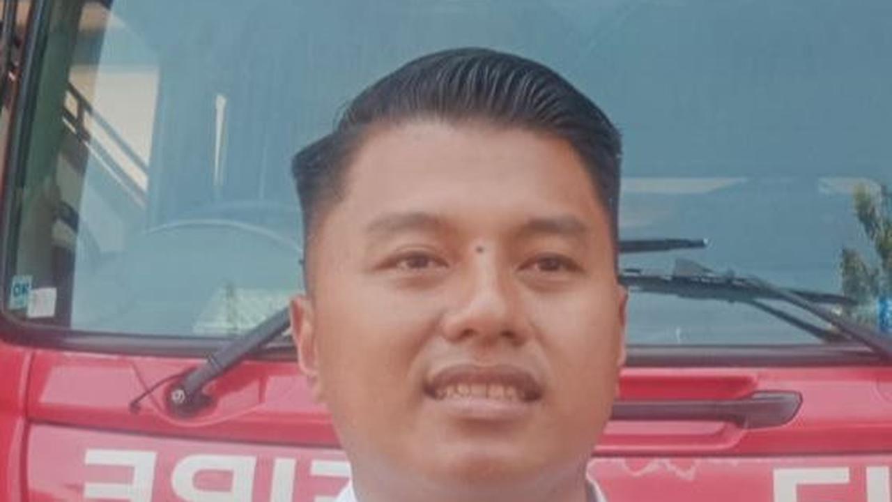 Dulu Pak Camat Sekarang Dimutasi Jadi Petugas Pemadam Kebakaran, Aksi Ade Bhakti Padamkan Api jadi Sorotan