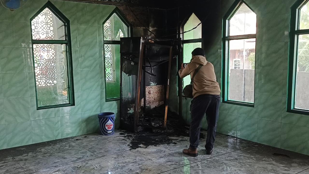Terekam CCTV, Pelaku Pembakaran Saf Masjid di Maros Beraksi Sebelum Azan Subuh
