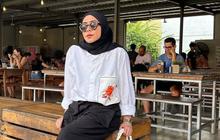 Pesona Awet Muda Melly Goeslaw di Usia 51 Tahun, Tetap Cantik dan Modis hingga Bikin Netizen Terpukau