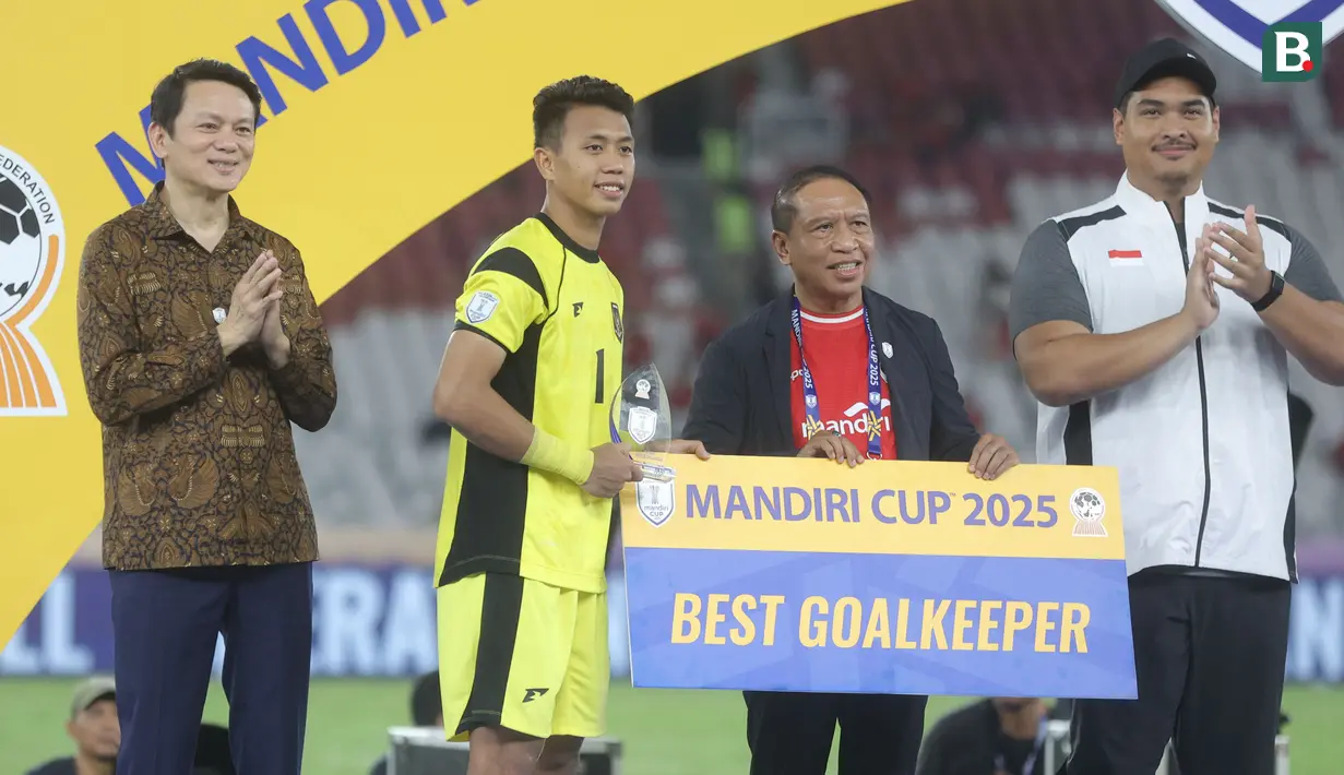 Penjaga gawang Timnas Indonesia U-23, Muhammad Ardiansyah, menjadi kiper terbaik turnamen ini karena hanya kebobolan dua gol dari empat pertandingan. Ia juga mampu mengemas dua clean sheets alias catatan tak kebobolan sepanjang pertandingan. (Bola.com/M Iqbal Ichsan)