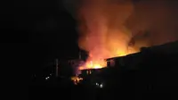 Situasi kebakaran di Jalan  Pangeran Jayakarta, Pinangsia, Jakarta Barat. (Liputan6.com/Muslim AR)