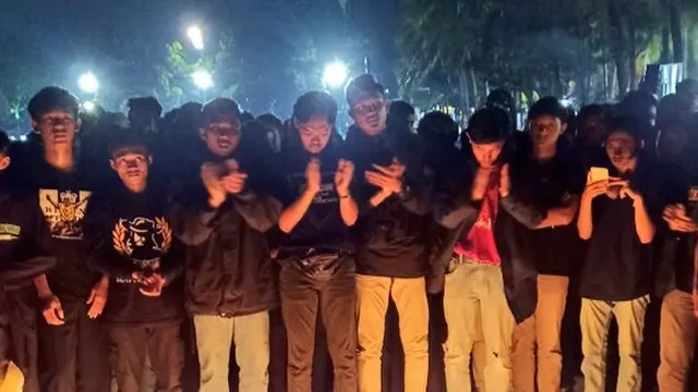 Ratusan Aremania Jember Lakukan doa bersama untuk Tragedi Kanjuruan Malang. (Istimewa)