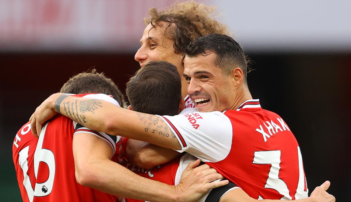 Pemain Arsenal merayakan gol yang dicetak Cedric Soares ke gawang Norwich City pada laga lanjutan Premier League pekan ke-32 di Emirates Stadium, Kamis (2/7/2020) dini hari WIB. Arsenal menang 4-0 atas Norwich City. (AFP/Richard Heathcote/pool)