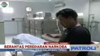 Polisi yang mencurigai pelaku sengaja memberhentikan motor tersangka yang tengah membonceng wanita dan dua anaknya.