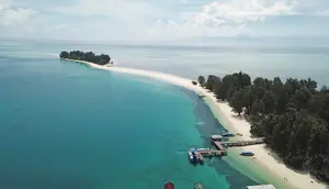 Menginap di Tepi Pantai, Lalu Menjelajah Sisi Lain Morotai