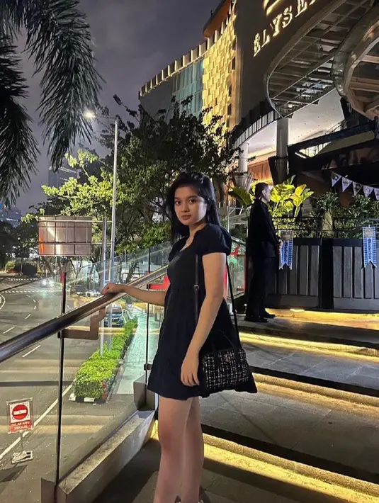 Afiqah kerap tampil dengan gaya boyish dan juga feminin yang kece. @amaninaafiqah.