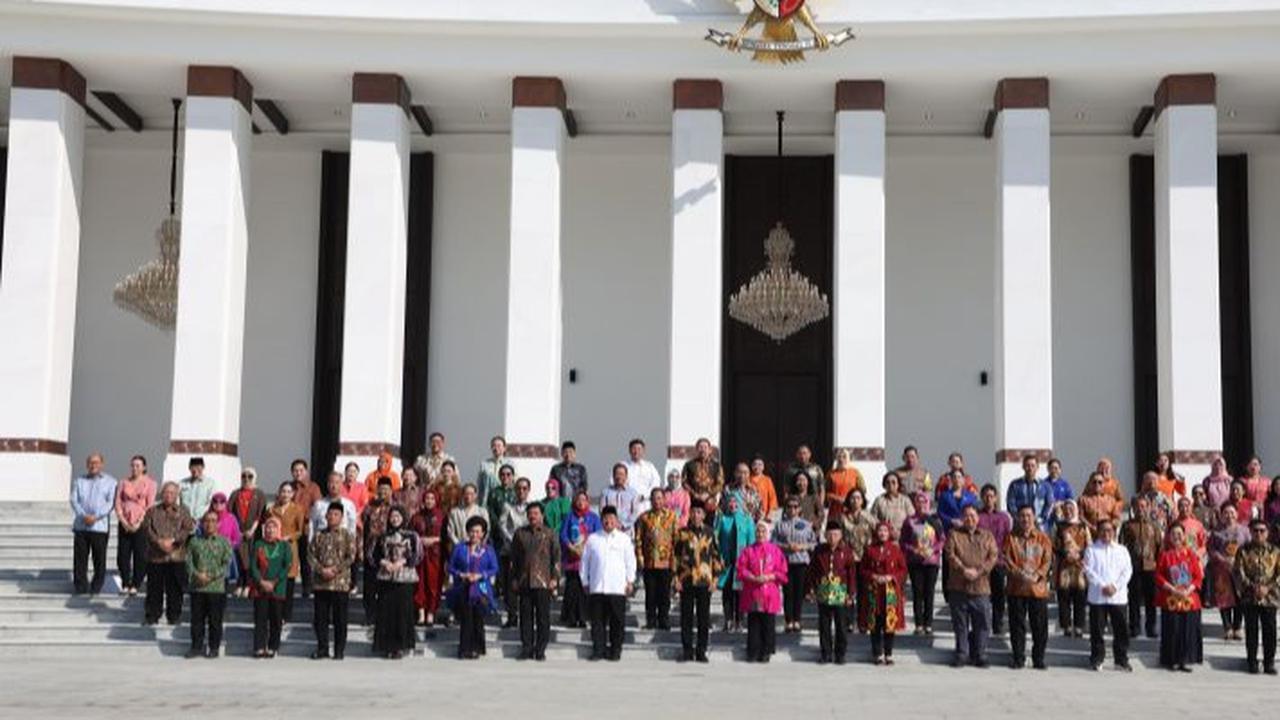 VIDEO: Menohok Pesan Jokowi Depan Prabowo "Jangan Bikin Kebijakan Ekstrem Rugikan Rakyat!"