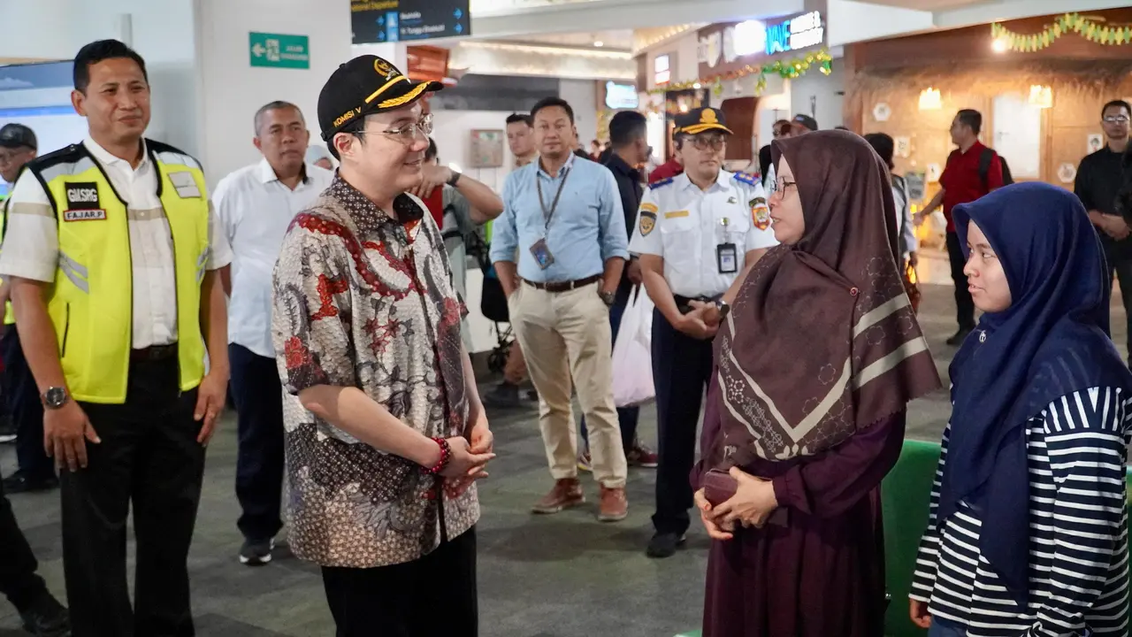 Anggota Komisi V DPR RI, Mochamad Herviano saat mengunjungi Bandar Udara Jenderal Ahmad Yani, Semarang.