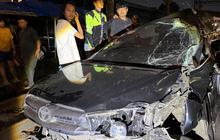 Nahas! Innova Rusak Parah Usai Terserempet KRL, Sopir Kabur Tinggalkan Kendaraan di Tempat