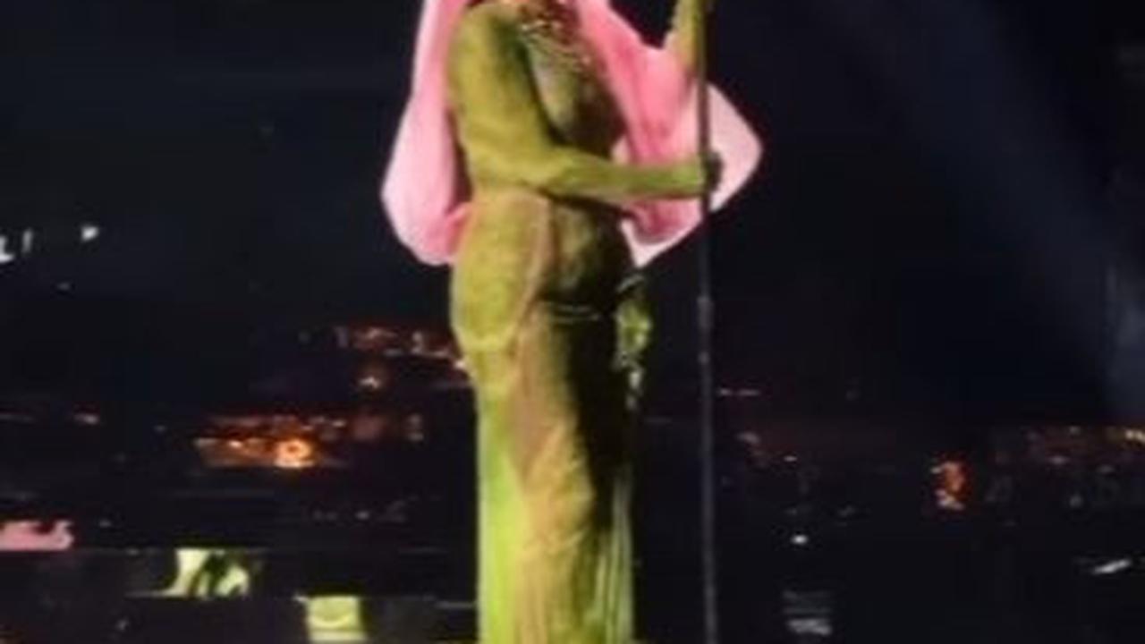 Lantas berapa bayaran Rihanna saat mengisi acara pranikah Anant Ambani dan Radhika Merchant ?