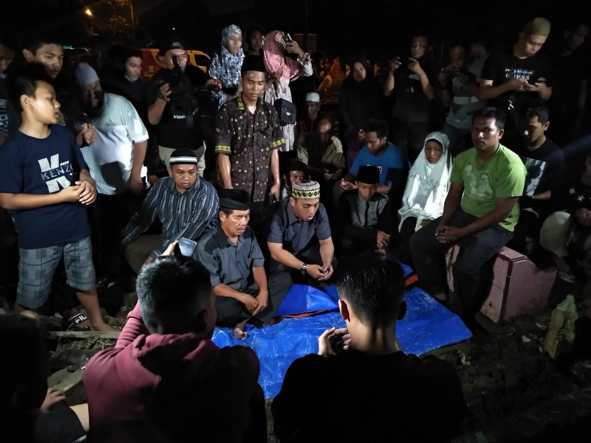 Sempat Ada Penolakan Jenazah Pelaku Bom Polrestabes Medan Dimakamkan Malam Hari Regional Liputan6 Com