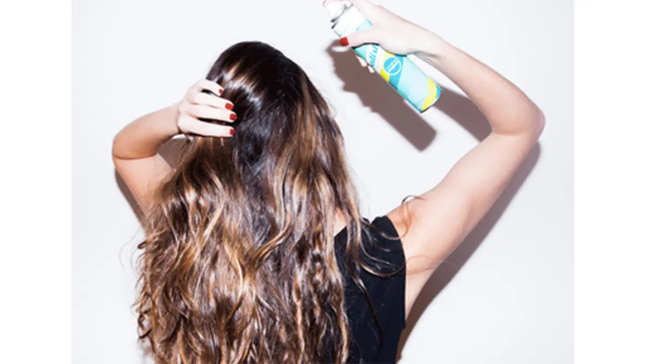 3 Cara Terbaik Memakai Dry Shampoo