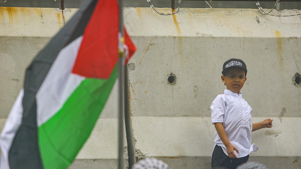 Massa bela Palestina gelar aksi di depan Kedubes Amerika Serikat