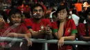 Rona kekecewaan begitu terlihat diwajah para suporter Timnas Indonesia setelah dikalahkan Belanda 3-0 pada pertandingan yang digelar di Stadion GBK Jakarta 7 Juni 2013 (Liputan6.com/Helmi Fithriansyah)