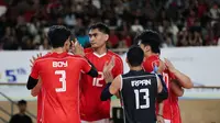 Timnas Voli Indonesia dalam laga versus Thailand di Leg 2 SEA V League 2025 Putra pada Minggu (20/7/2025). (Abdul Aziz)