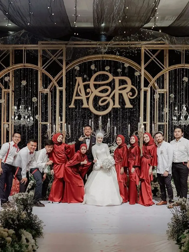 Momen Pernikahan Selebgram Aghnia Punjabi, Mewah dan Glamour