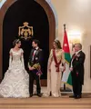 Usai akad nikah, Pangeran Hussein dan Rajwa Al Saif menggelar resepsi pernikahan di Istana Al Husseiniya, Istana Zahran, Amman Yordania. [Foto: IG/queenrania/beautyinsideout.v].