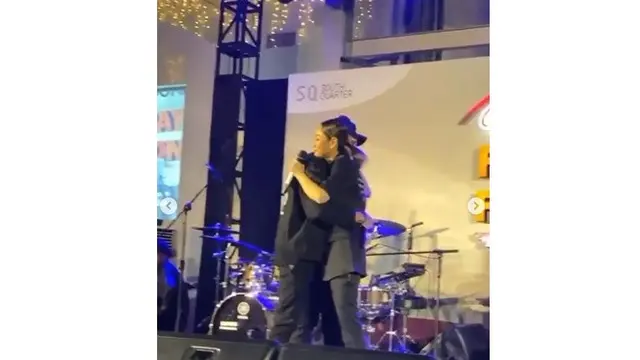 6 Momen Afgan dan Vidi Aldiano Temani BCL Di Atas Panggung, Bikin Haru