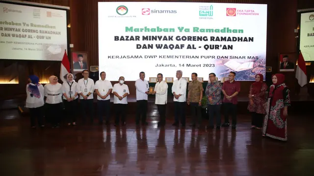 Yayasan Muslim Sinar Mas (YMSM) dan Sinar Mas Land kembali menyelenggarakan Bazar Minyak Goreng dan Wakaf Al-Qur’an di Kementerian Pekerjaan Umum dan Perumahan Rakyat (PUPR). (Dok Sinar Mas)
