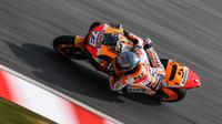 Rider Repsol Honda Alex Marquez pada tes MotoGP di Sirkuit Sepang. (AFP/Mohd Rasfan)