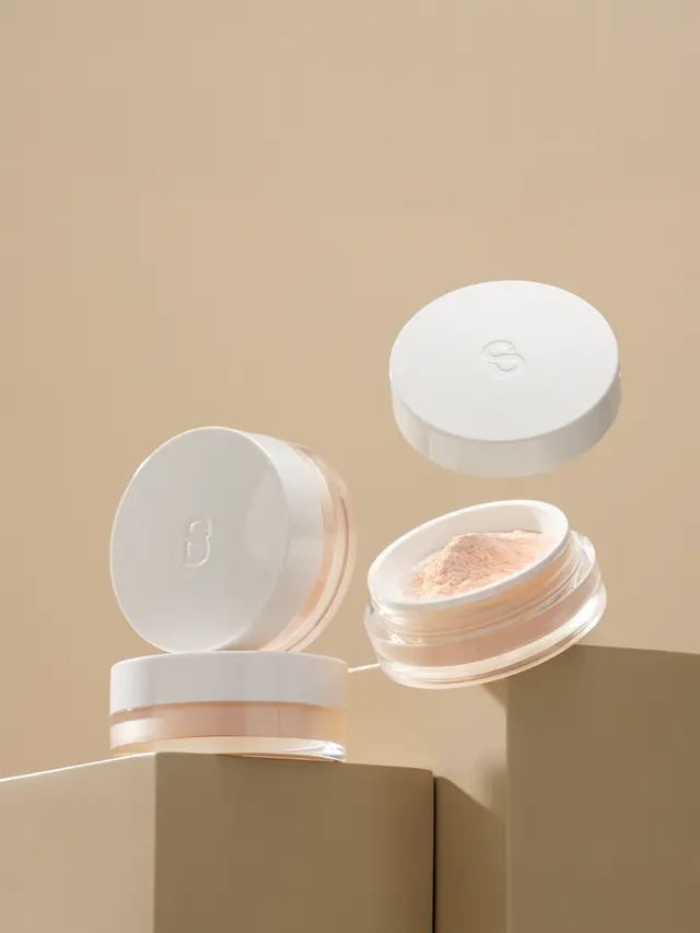 Bedak Tabur Kembali Jadi Andalan Makeup Flawless, Ini Rahasia Hasil Soft Blur yang Tahan Lama