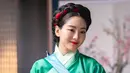 <p>Mengenakan pakaian warna-warni dan senyum percaya diri, foto-foto tersebut menarik antisipasi bagaimana Soon Deok akan menjalani kehidupan ganda rahasia sebagai Ny. Yeo Joo.</p>