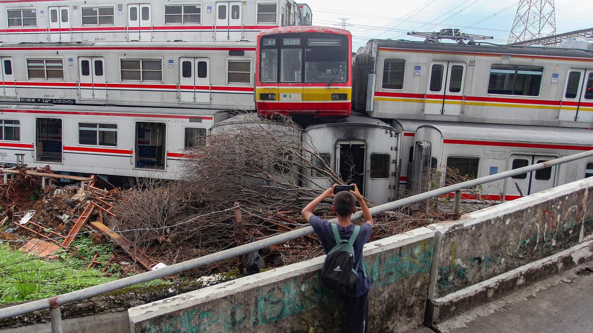 Penampakan Tumpukan Gerbong KRL Afkir di Depo Depok