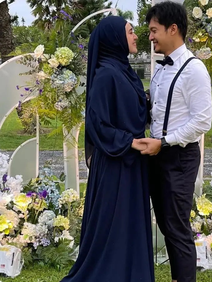 Potret mesra Dhini Aminarti dan Dimas Seto