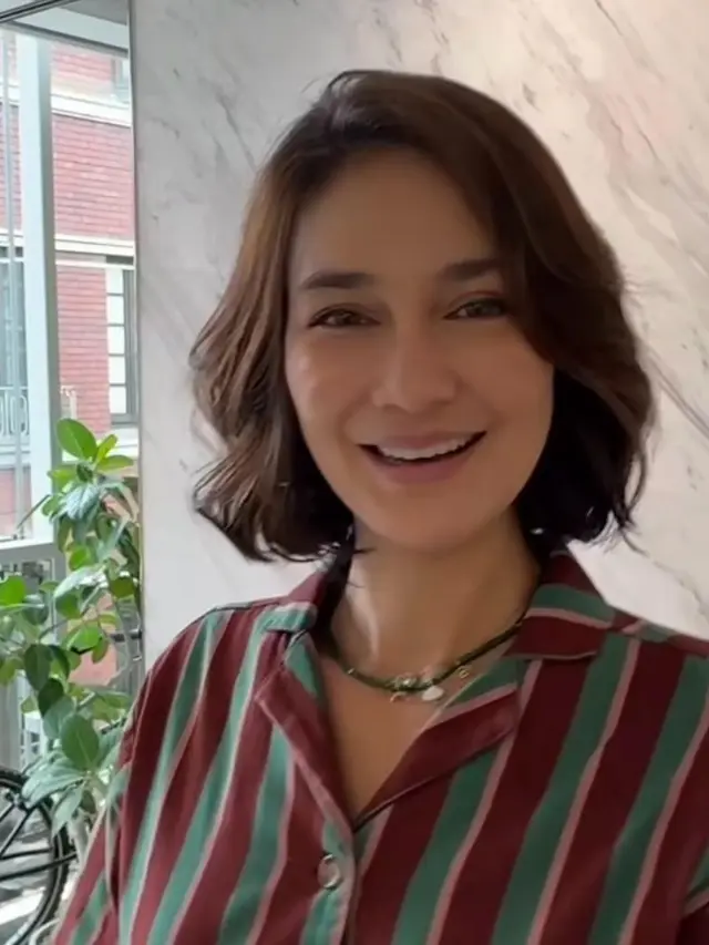 Usai Pakai Wig, Luna Maya Putuskan Kembali ke Era 2011 dengan Rambut Wavy Short Hair