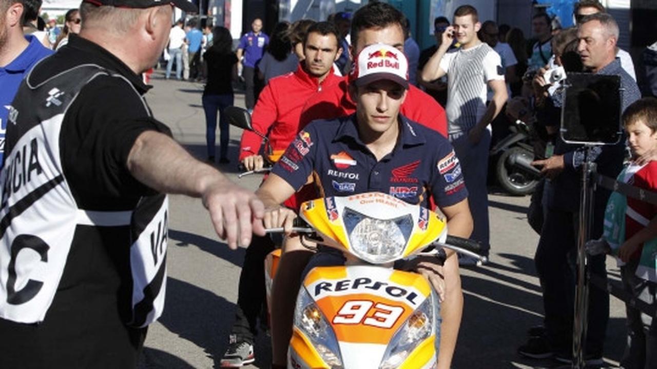 Gaya Rossi dan Marquez pamer motor matic di Valencia