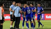 Prediksi Madura United vs Persib Bandung: Tantangan Pangeran Biru di Pulau Garam