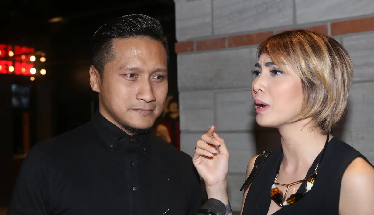 "Semestinya kerja tapi batal. Akhirnya di rumah bikin bakar-bakaran atau karaoke. Biasanya kalau ada kerjaan tahun baru keluarga ikut. Yang penting kumpulnya,” aku ayah dua anak ini. (Andy Masela/Bintang.com)