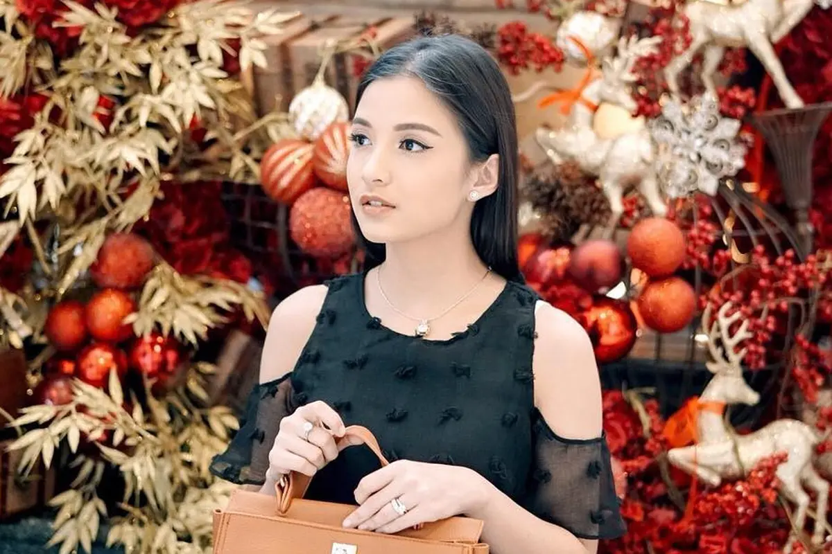 [Bintang] Buat Natalan, 5 Gaya Chelsea Olivia Ini Bisa Bikin Pacar Pangling