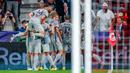 Pemain RB Salzburg Noah Okafor (tengah) merayakan dengan rekan satu timnya setelah mencetak gol ke gawang AC Milan pada pertandingan sepak bola Grup E Liga Champions di Stadion Salzburg, Salzburg, Austria, 6 September 2022. Pertandingan berakhir imbang 1-1. (AP Photo/Florian Schrotter)