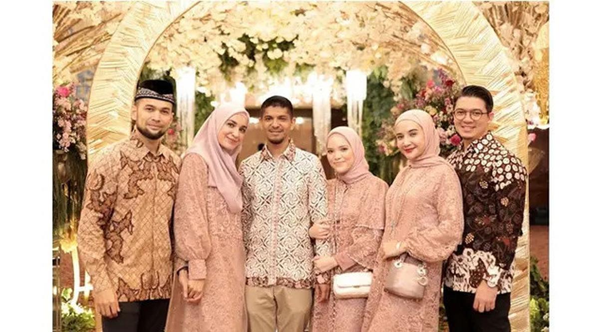 6 Potret Zaskia dan Shireen Sungkar KondanganBareng, Kompak dengan Keluarga Besar